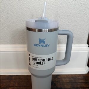 NWT Stanley 40 oz Quencher H2.0 Tumbler in Fog
